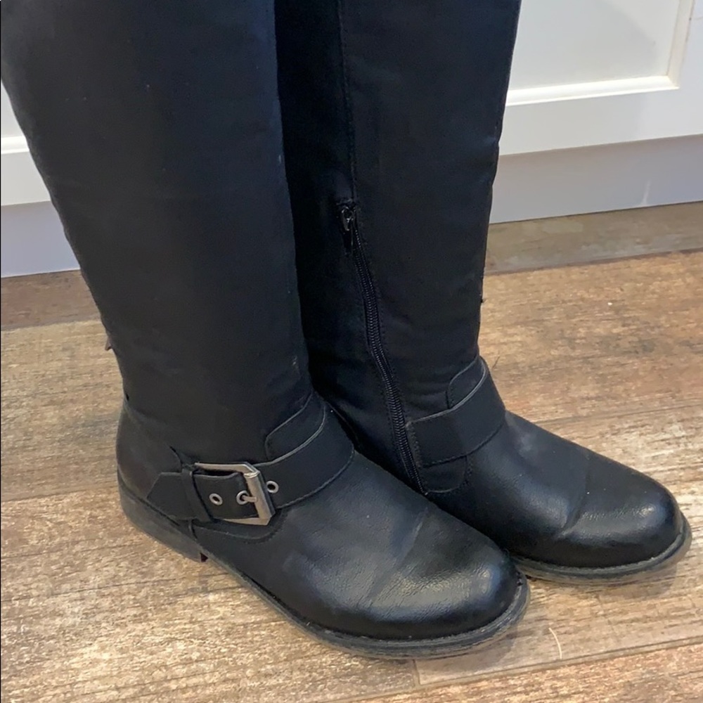 Boots - Picture 2 of 5